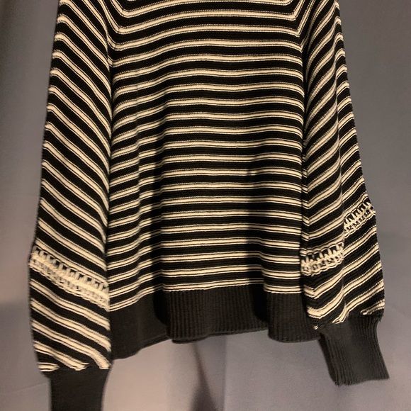 Sweater - Picture 4 of 4